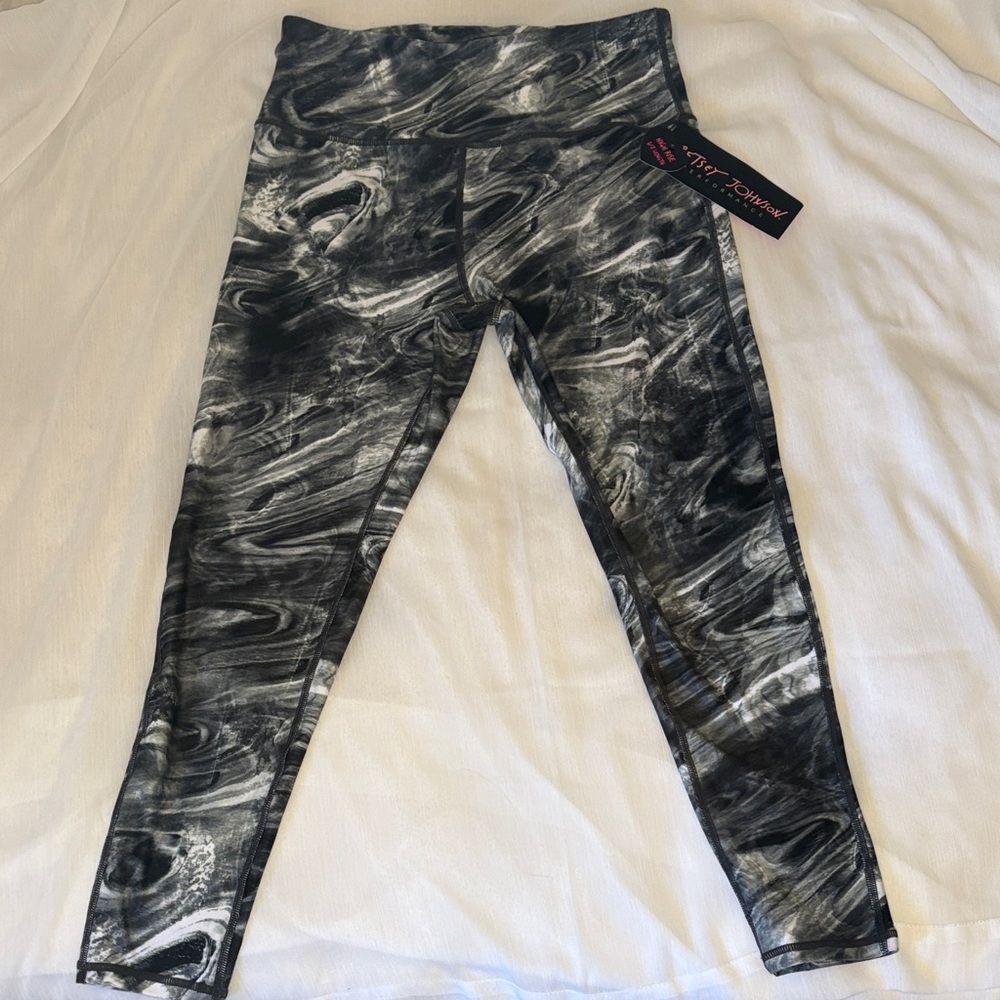 Betsey Johnson Black and White Swirl Leggings 7/8 length high rise